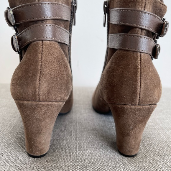 Sofft Brown Suede Leather Zip Ankle
BOOTS Womens Size 7 M - Picture 2 of 6